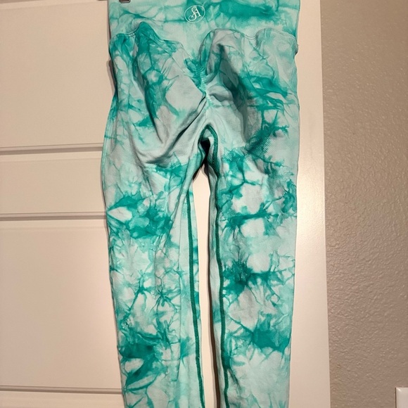Allure the Brand Aqua Tie-Dye Leggings - Picture 3 of 4